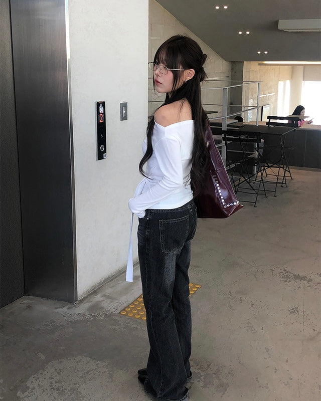 【近期最愛 ♡ 韓系芭蕾舞風】Love At First Sight 鈕釘單邊鏤空交疊綁結一字肩Top