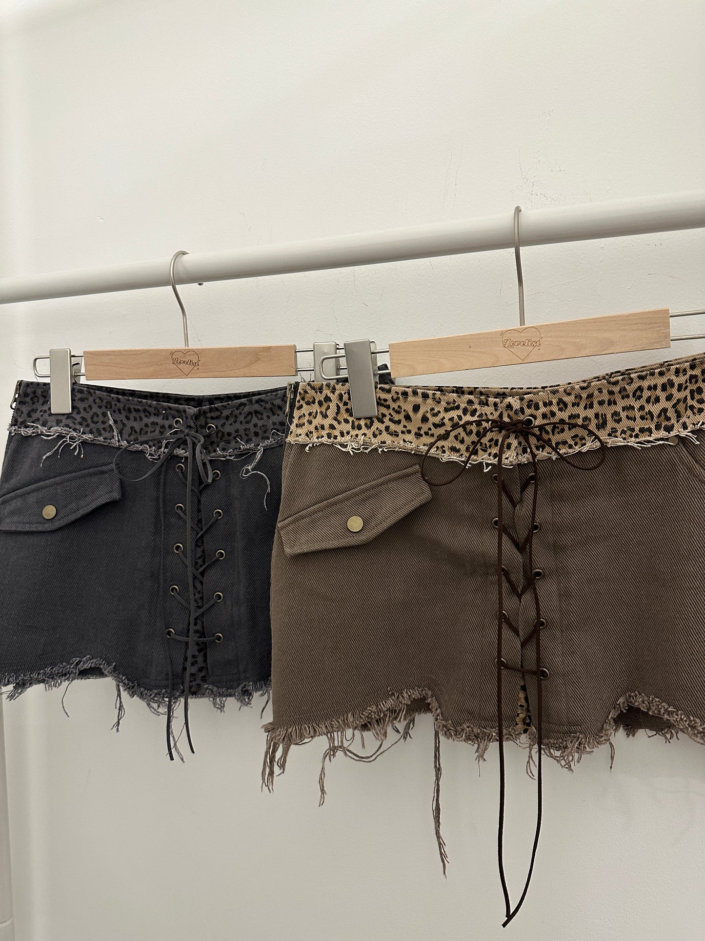 【豹紋穿搭入門級】Wild Cat破爛感豹紋交叉綁帶Mini Skirt