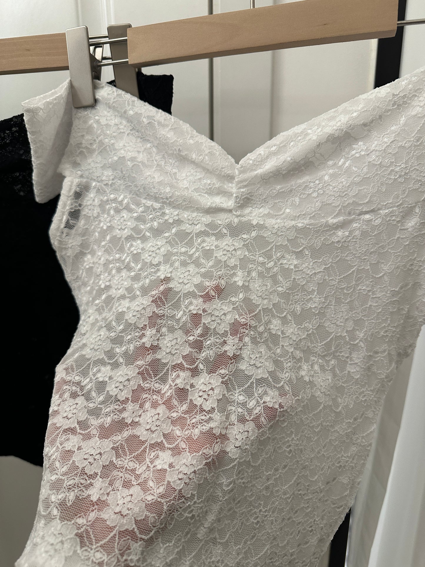 【遮手臂+疊穿必入】Unrose蕾絲蝴蝶結玫瑰Off-Shoulder Top