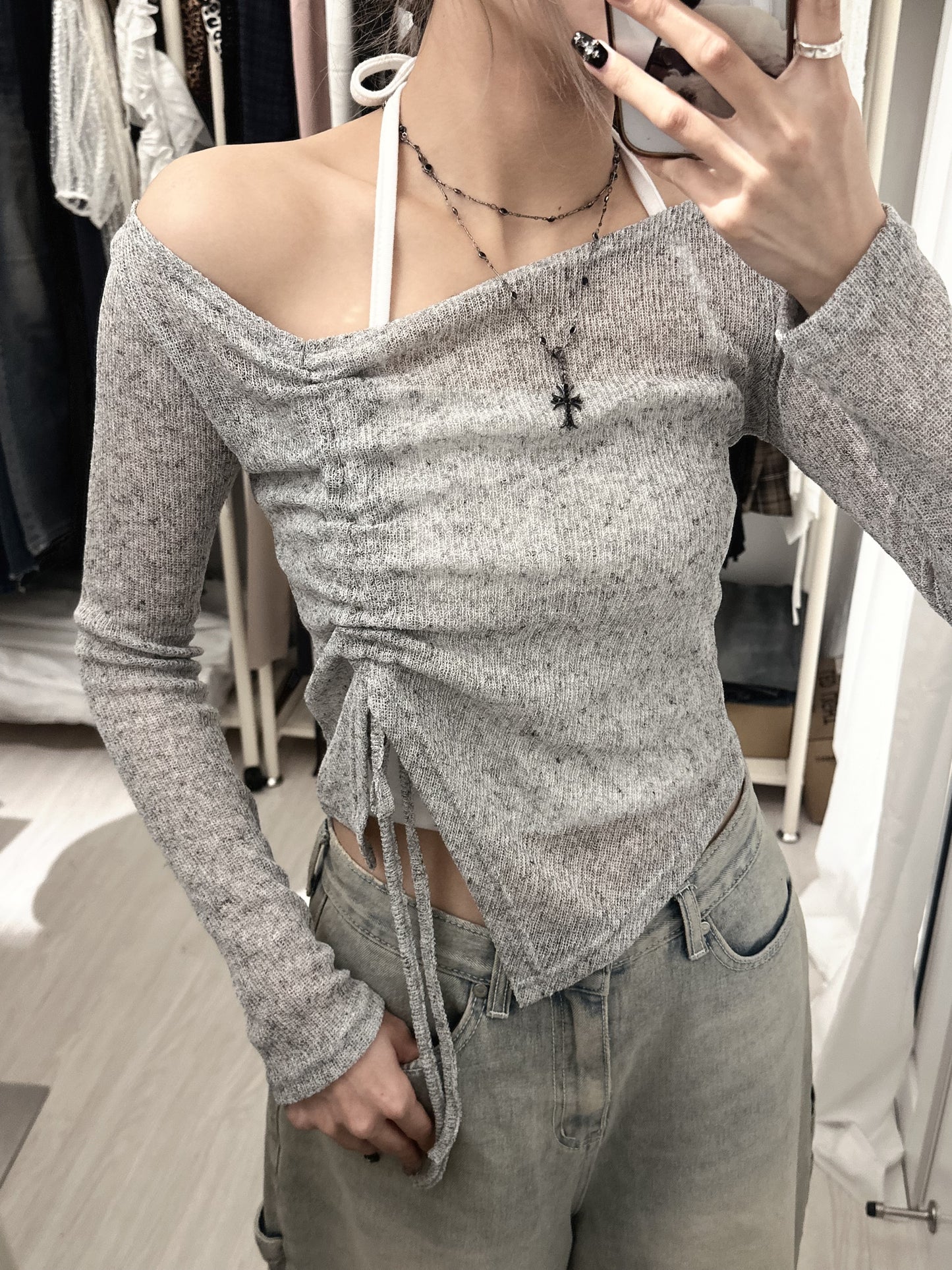 【轉季必備】韓感慵懶不規則斜肩半透束繩Top