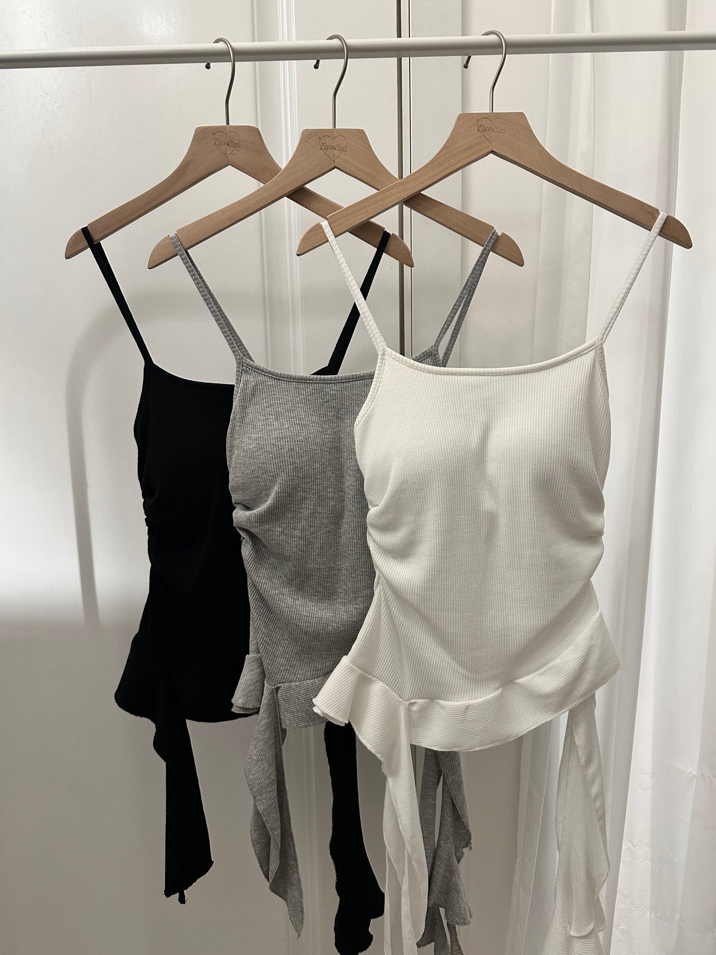 【韓式疊穿入門】不規則垂墜飄帶吊帶Padded Top