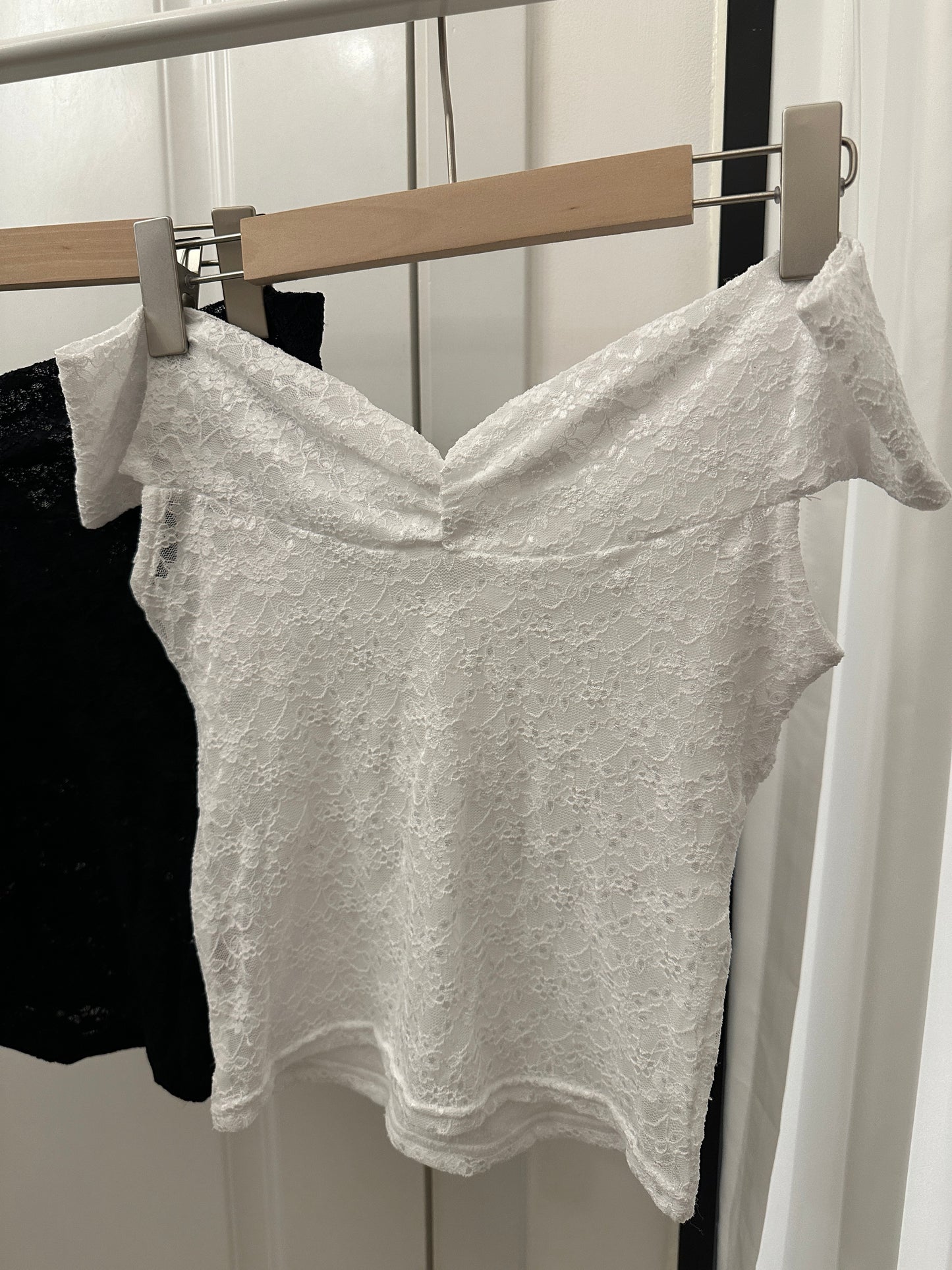【遮手臂+疊穿必入】Unrose蕾絲蝴蝶結玫瑰Off-Shoulder Top