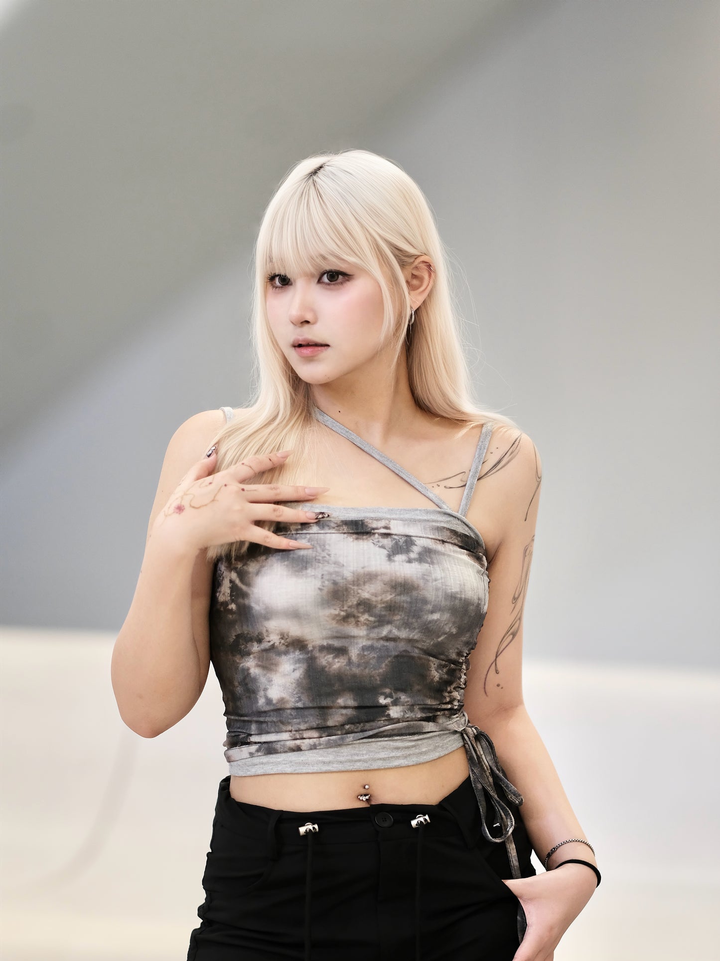 【 現貨售完即止 】斜肩不規則平領吊帶Tank Top