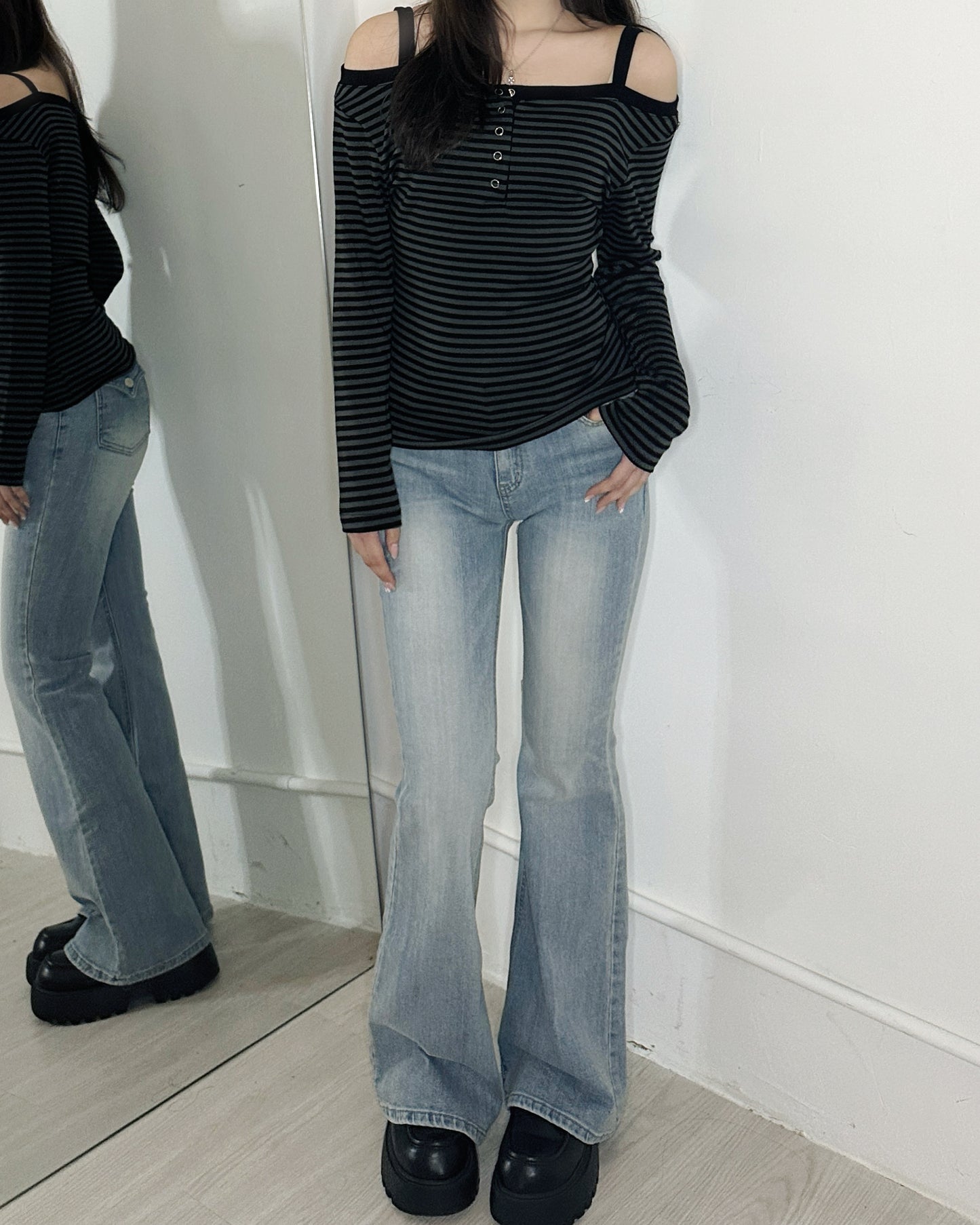 【韓系Monotone♪ 寬鬆百搭款】Mono間條軟身垂墜吊帶排鈕一字肩Top