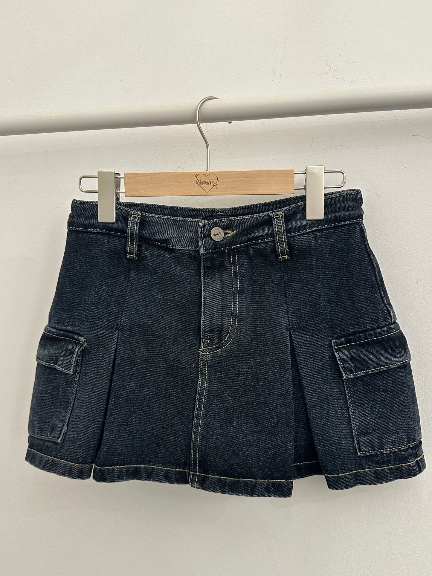 【衣櫃必備百搭item】Cargo風工字摺明線高腰牛仔短裙