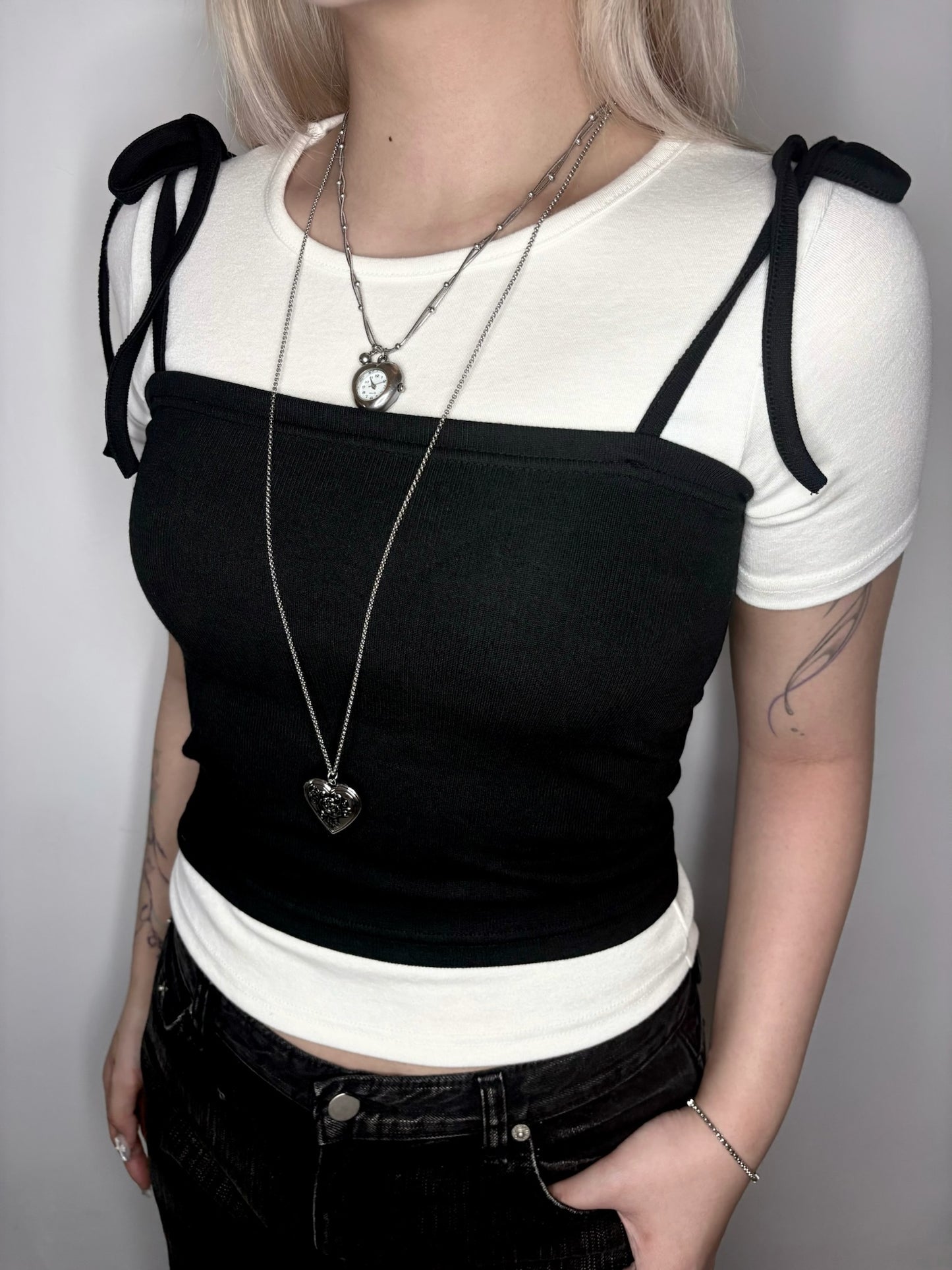 【韓系夏日疊穿CP值套裝| 日常Daily必入】Soft Monochrome 甜美雙肩綁帶蝴蝶結背心 x 寬鬆棉質 T-Shirt 2件套