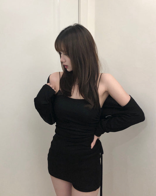 【韓式小性感｜ 顯超長腿比例＋開衩修腰束繩】Svelte Girl吊帶不規則開衩連胸墊上衣+短版排鈕小外套+安全短褲 3件套裝
