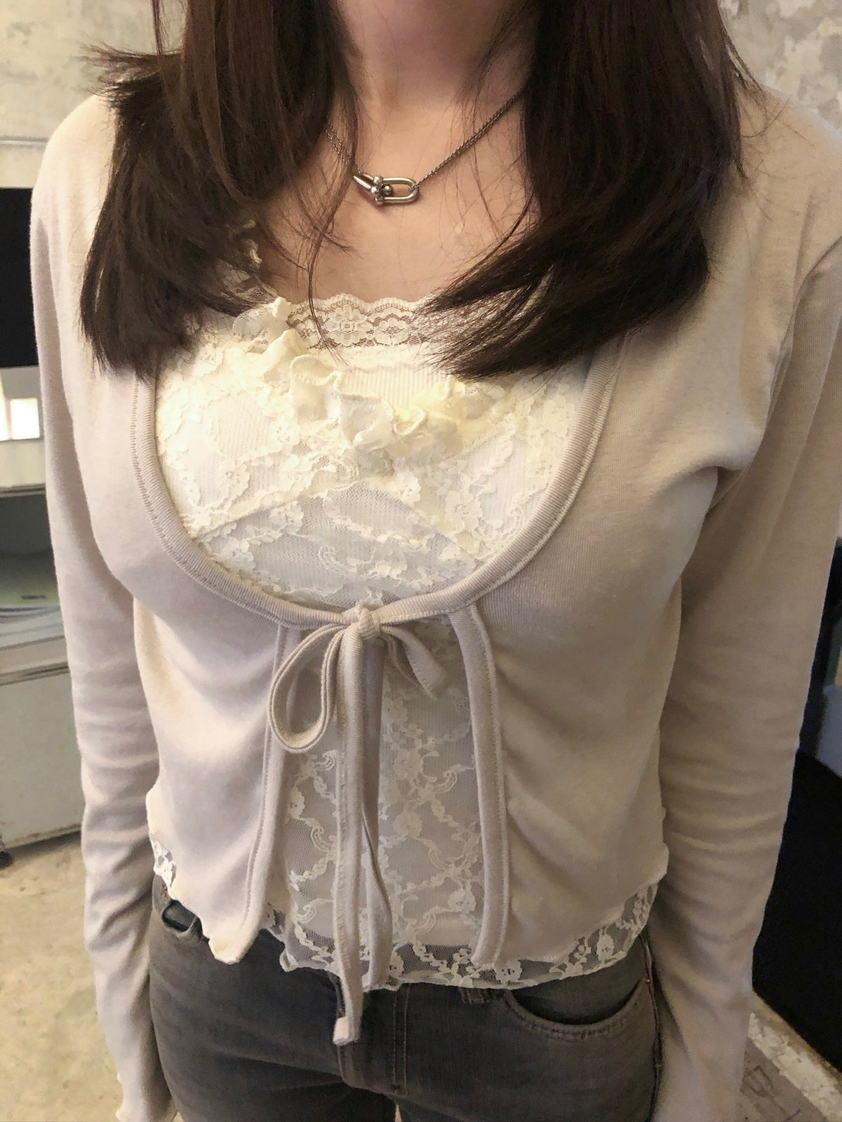 【早秋外套上衣2 in 1｜ 精緻蕾絲拼接假兩件】Serenade半透視蕾絲假兩件捲邊掛脖長袖開衫上衣