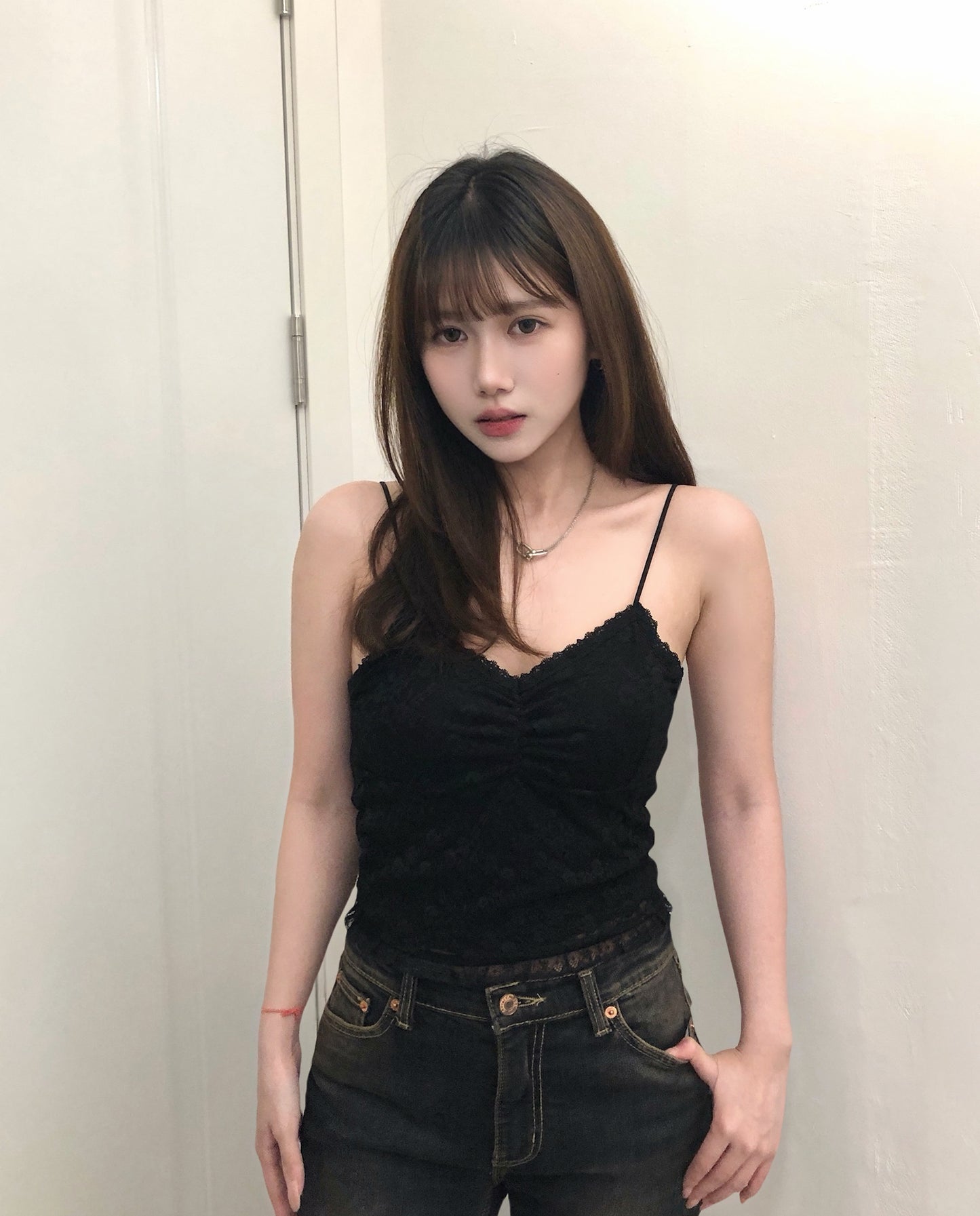 【Daily百搭必備｜ 多層次必入內搭】Dollcore 純慾蕾絲捲邊V領吊帶美胸Bra Top
