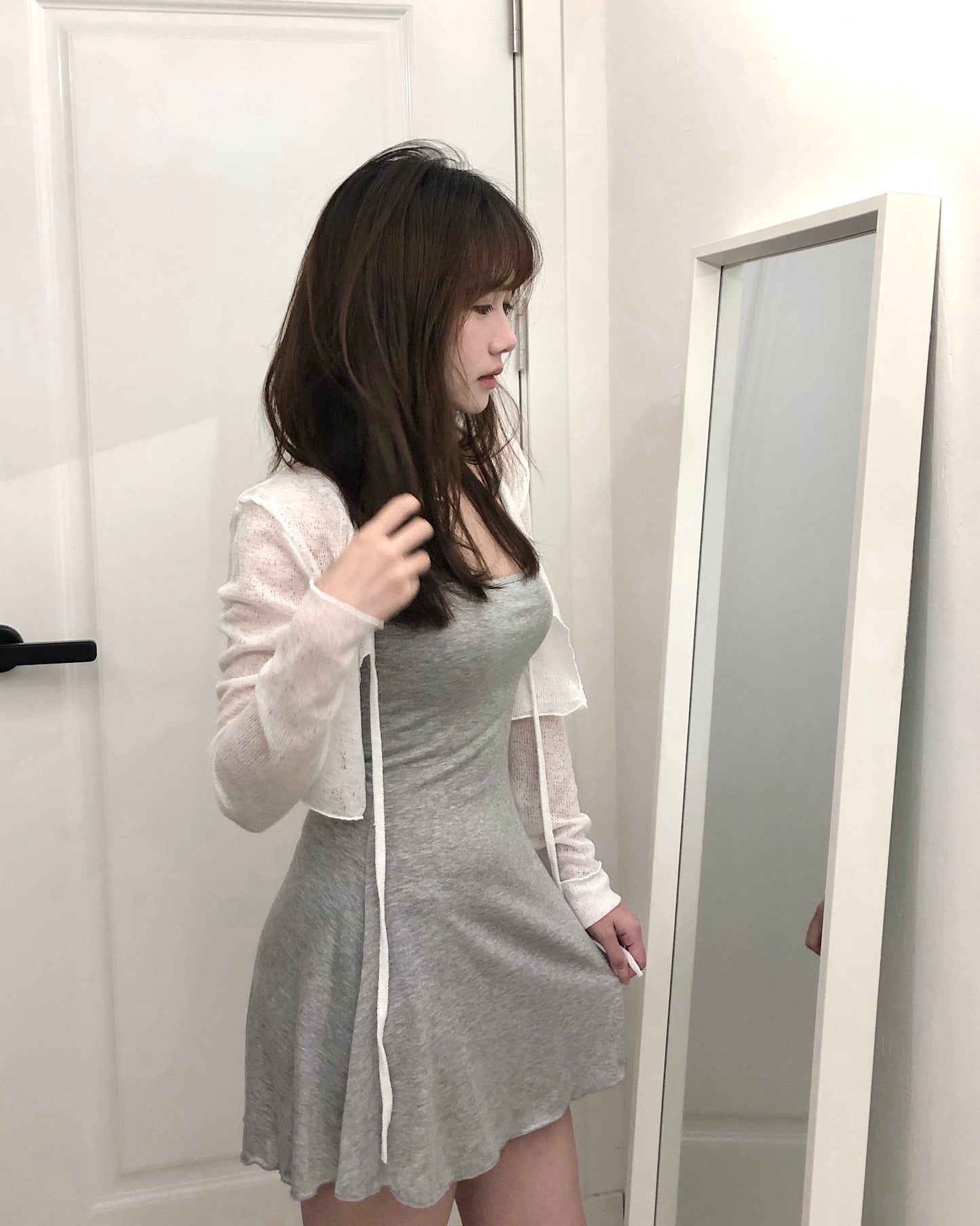 【韓式氣質女友約會感｜ 極顯纖細S腰線】Hourglass Firgure 透膚小外套+吊帶平領彈性OPS 2件套裝