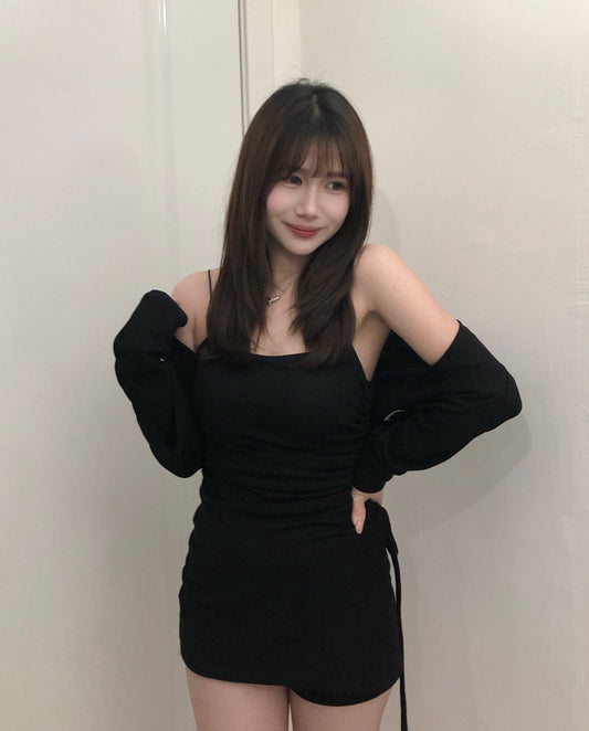 【韓式小性感｜ 顯超長腿比例＋開衩修腰束繩】Svelte Girl吊帶不規則開衩連胸墊上衣+短版排鈕小外套+安全短褲 3件套裝