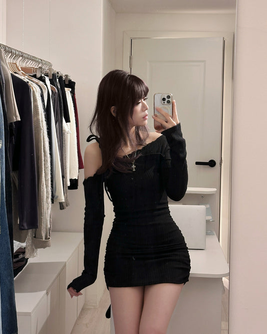 【Dating穿搭首選🖤】Noir de noir小性感單肩跌膊綁帶蝴蝶結針織OPS