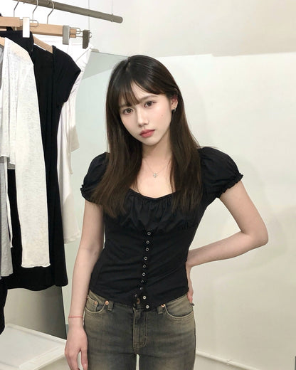 【韓式優雅氣質｜ 日常/上班/約會多場合百搭】Librarian Core方領抺胸排鈕泡泡袖Top