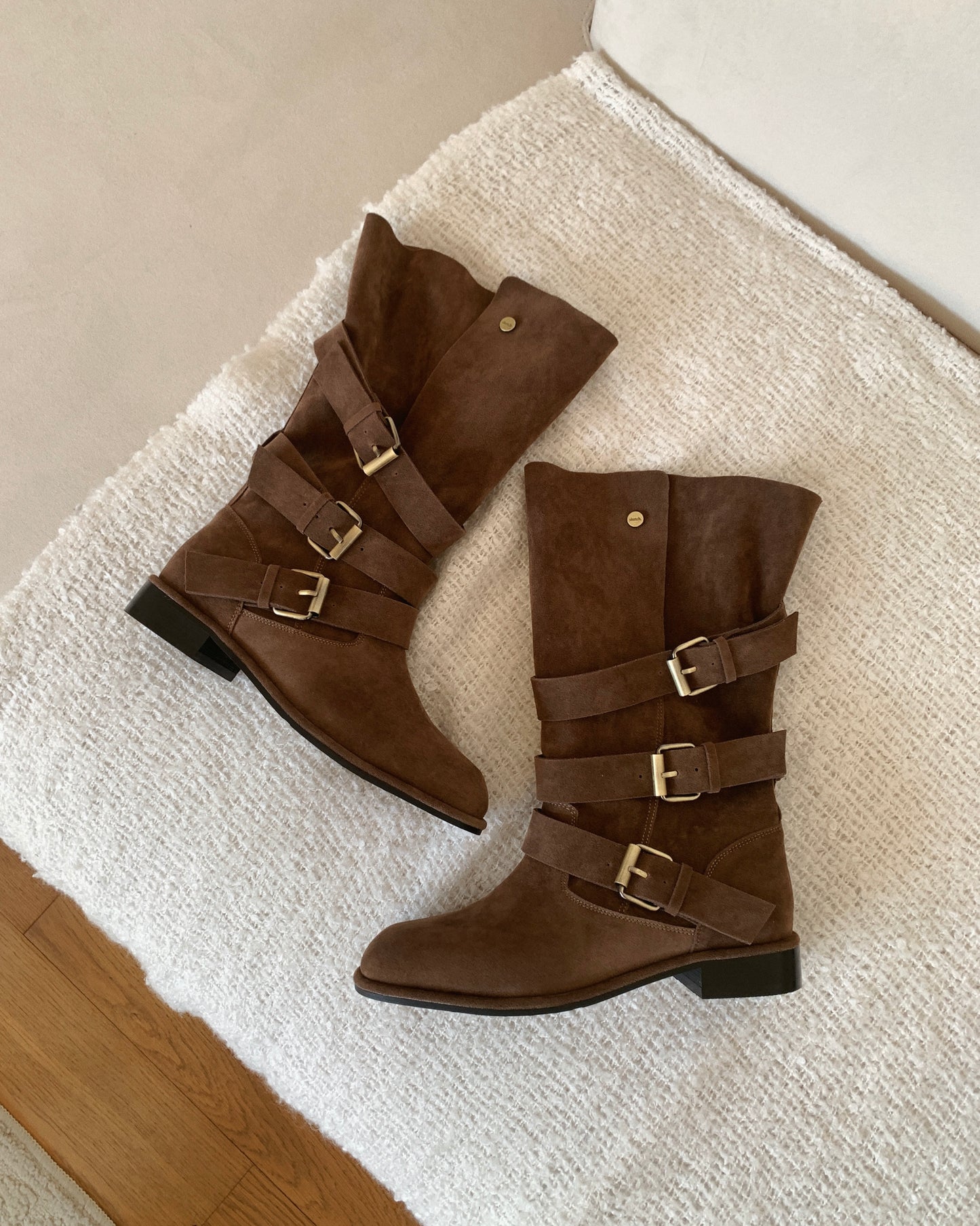 【2 ways可反笠｜ 零秒提升穿搭感】冬日感復古金扣中筒麂皮長靴