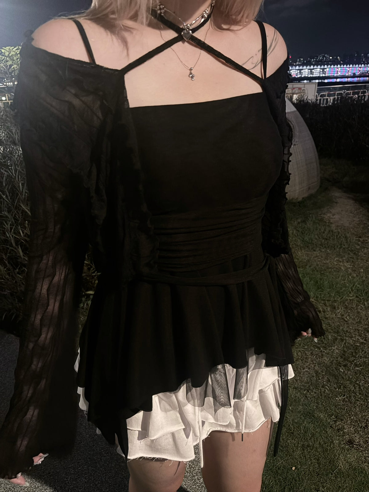【自帶仙氣柔光濾鏡｜ 浪漫約會必備】Twinkle Fairy 網紗不規則層次高腰幼肩吊帶＋透紗頸巾Set