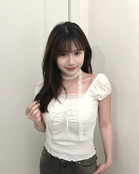 【約會Dating必備單品｜ 附送甜美氣質Lace Muffler】Cherubic 蕾絲方領蝴蝶結泡泡袖Top