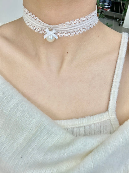 Snowball with Ribbon Lace Chocker