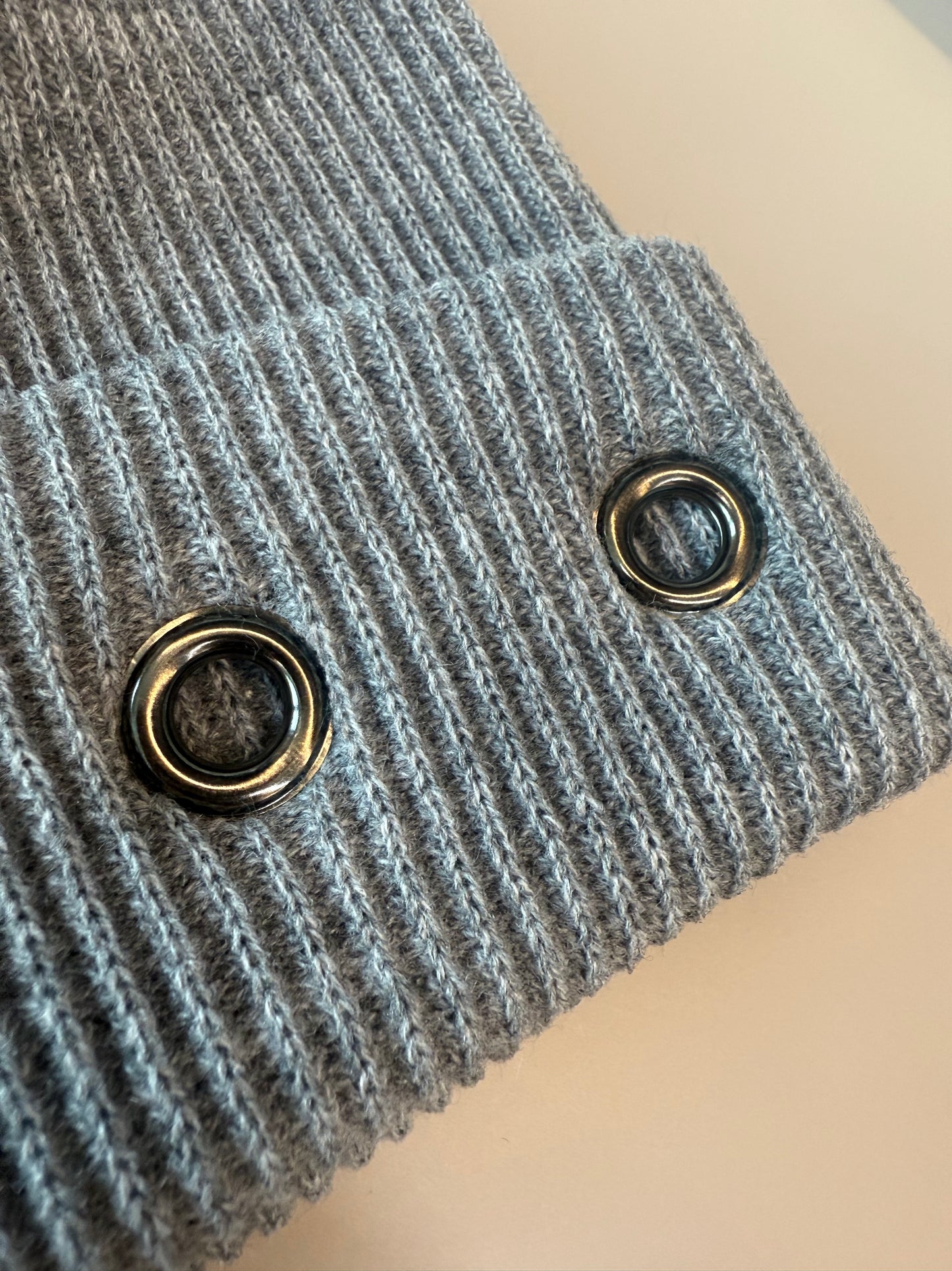 【冬日必入❄️穿搭加分】極簡Eyelet反摺軟身針織Beanie