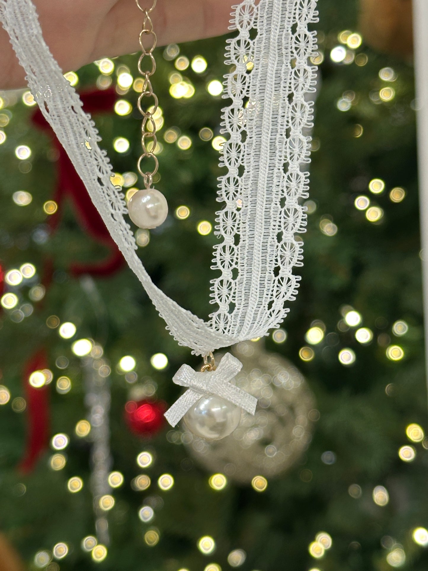 Snowball with Ribbon Lace Chocker