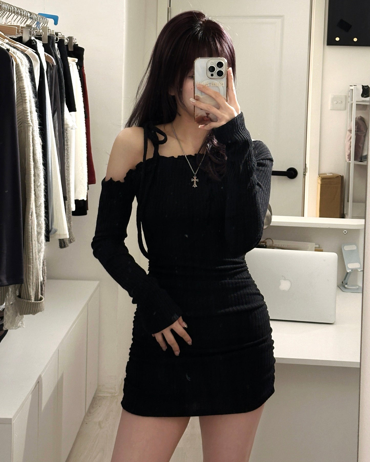 【Dating穿搭首選🖤】Noir de noir小性感單肩跌膊綁帶蝴蝶結針織OPS