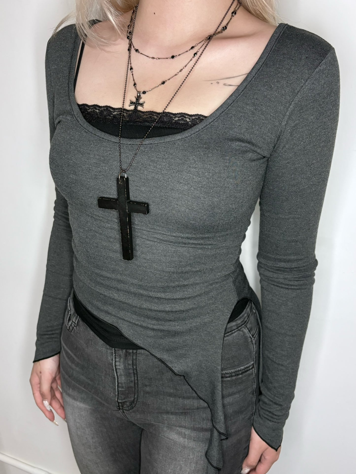 【韓式芭蕾舞風疊穿🩰氣質顯身材3 in 1】Soft Spoken 側開叉垂墜吊帶U領Top