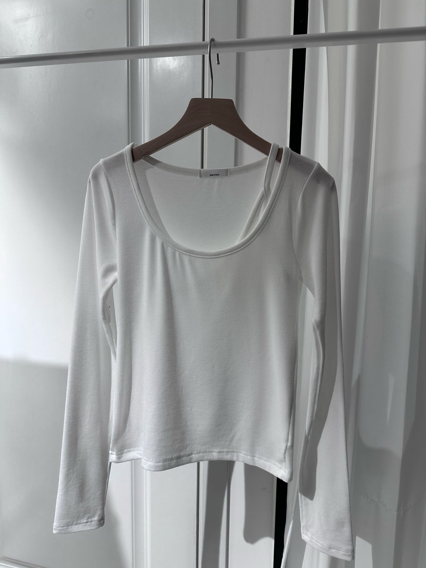 【即將停產Last Call】極簡軟滑單肩吊帶假兩件疊穿長袖Top