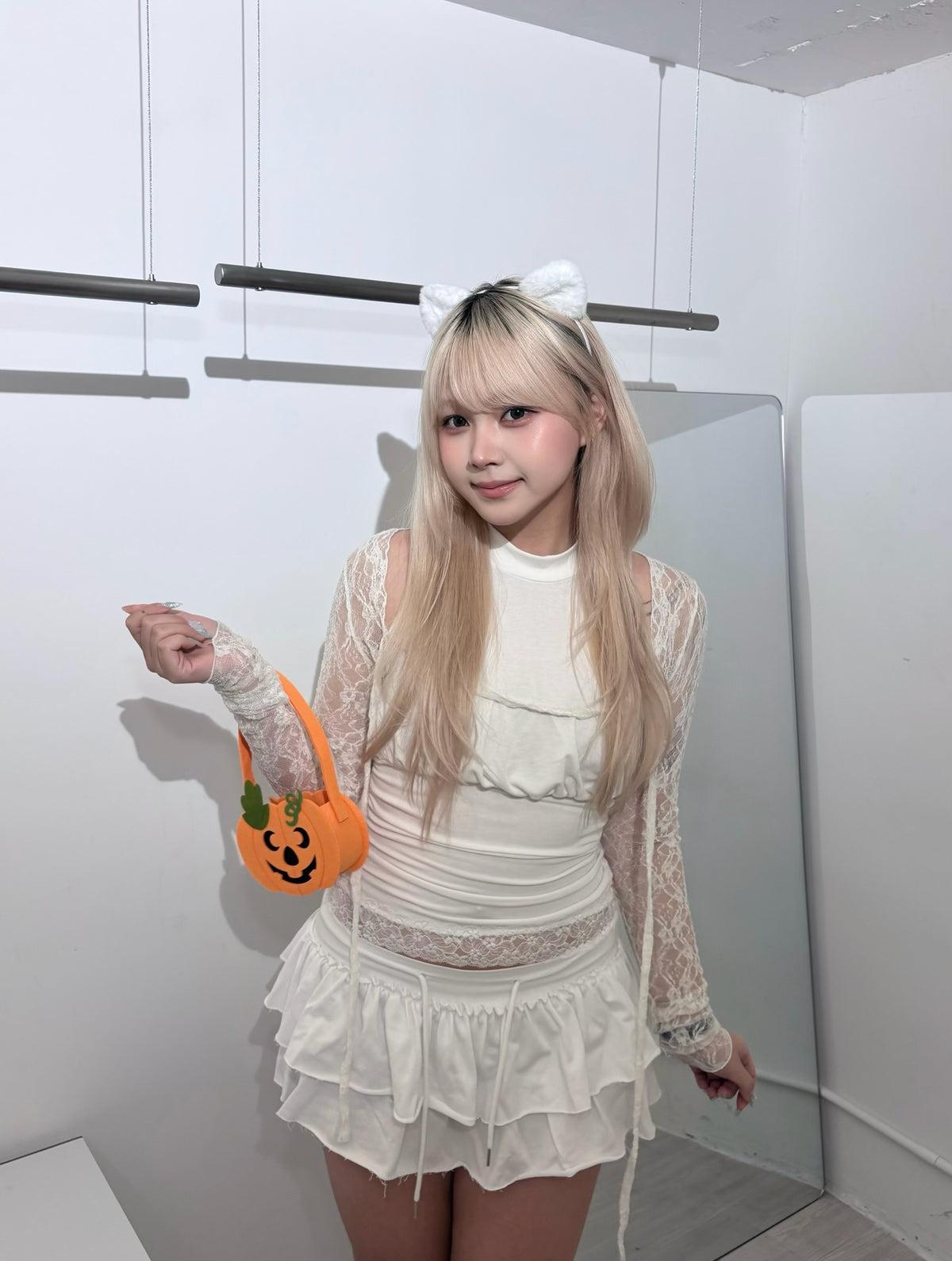 【Onni氣質路線｜ 小性感半露背】Angelicia 高領削肩露背蕾絲背心