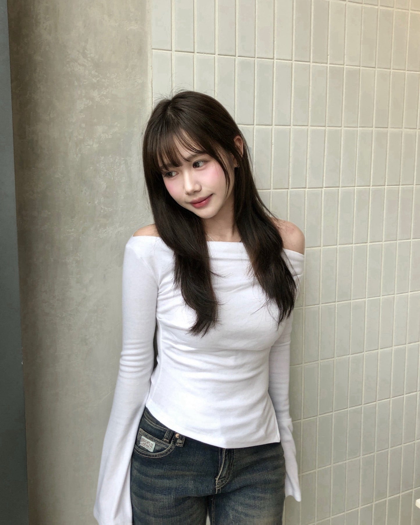 【早春約會必備 ♡ 韓系溫柔百搭款】Dusty Mood 柔軟修腰側開叉一字肩喇叭袖Top