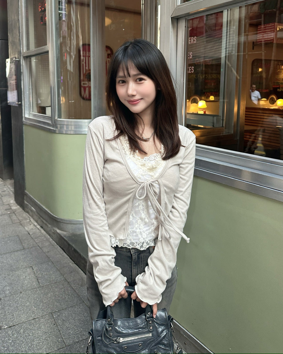 【早秋外套上衣2 in 1｜ 精緻蕾絲拼接假兩件】Serenade半透視蕾絲假兩件捲邊掛脖長袖開衫上衣
