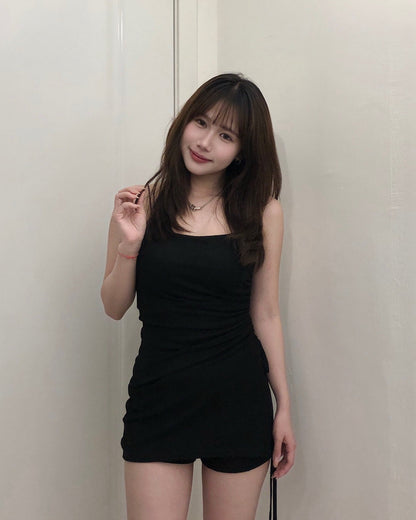 【韓式小性感｜ 顯超長腿比例＋開衩修腰束繩】Svelte Girl吊帶不規則開衩連胸墊上衣+短版排鈕小外套+安全短褲 3件套裝