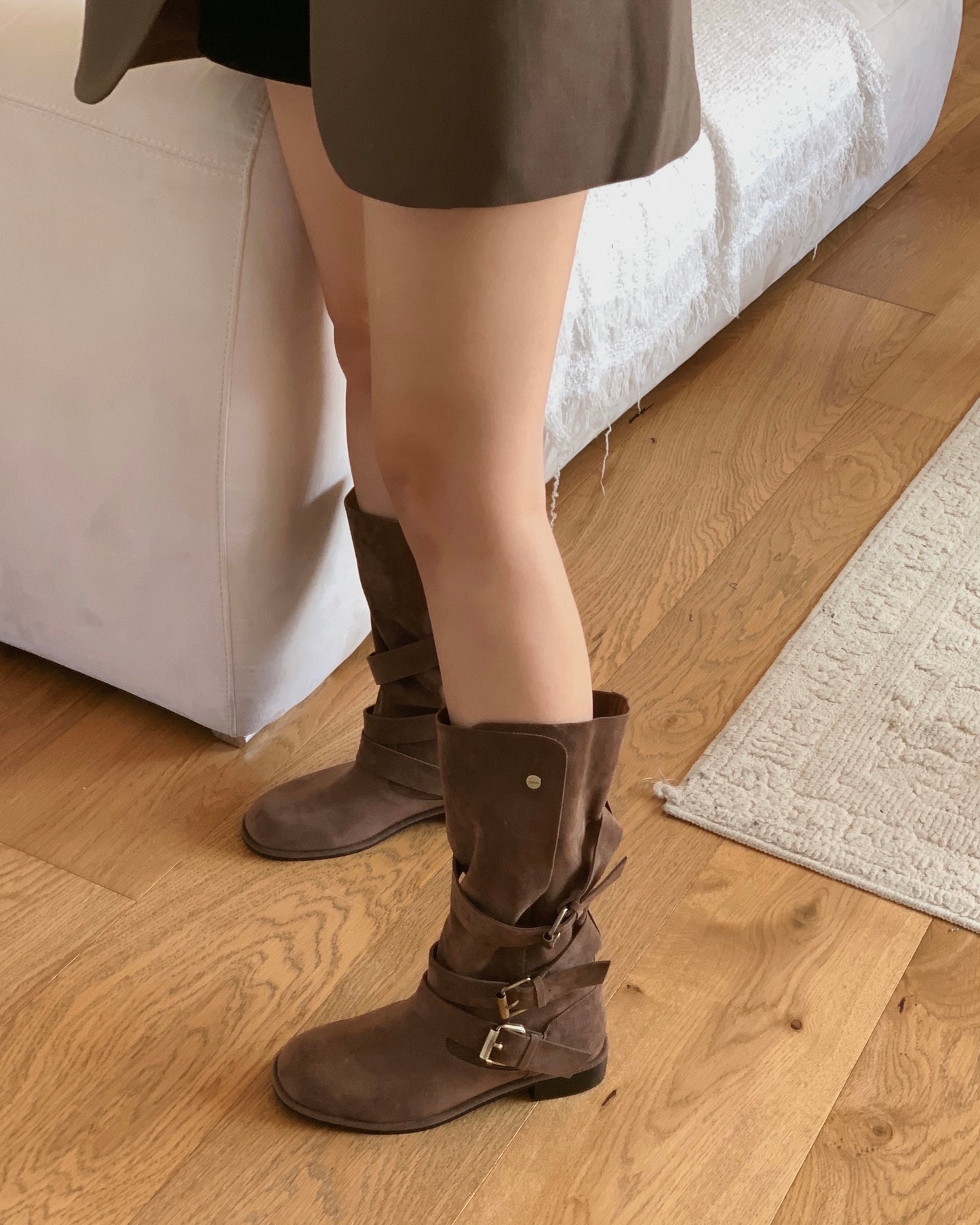 【2 ways可反笠｜ 零秒提升穿搭感】冬日感復古金扣中筒麂皮長靴