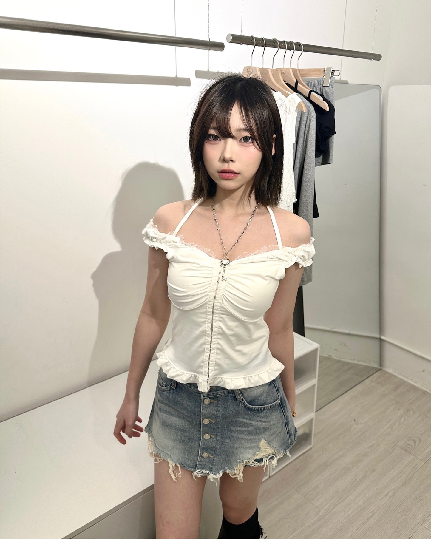 【再見大髀肉 遮胯拉長比例Pick｜ 365 Days百搭單品】Airy Denim 不規則假兩層排鈕淺藍裙褲