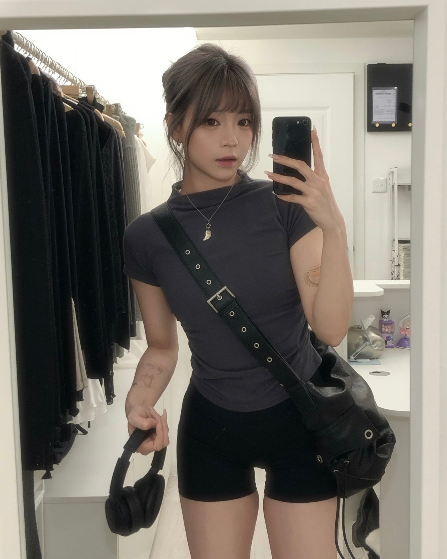 【上班/Gym/休閑多場合適用｜ 顯身材+極修腰腹】Indifferent Low Stand Collar 微企領皺褶短袖