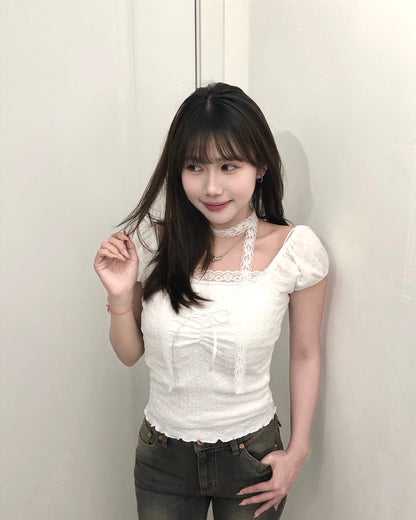 【約會Dating必備單品｜ 附送甜美氣質Lace Muffler】Cherubic 蕾絲方領蝴蝶結泡泡袖Top