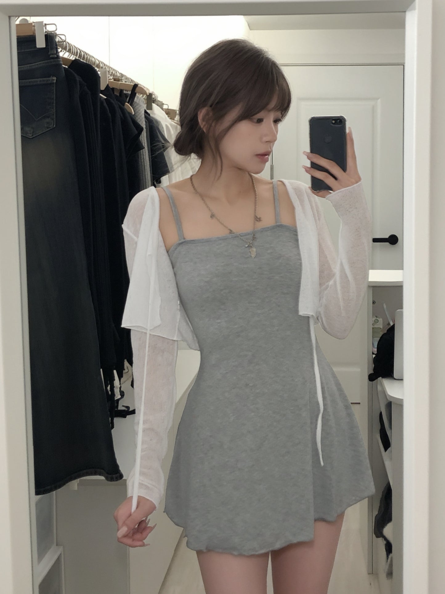 【韓式氣質女友約會感｜ 極顯纖細S腰線】Hourglass Firgure 透膚小外套+吊帶平領彈性OPS 2件套裝