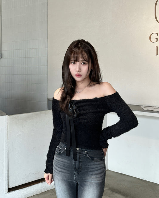 【情人節約會必選💗女友感滿分】Melting Heart 芭蕾舞風絲帶蝴蝶結滑滑絨毛一字肩Top