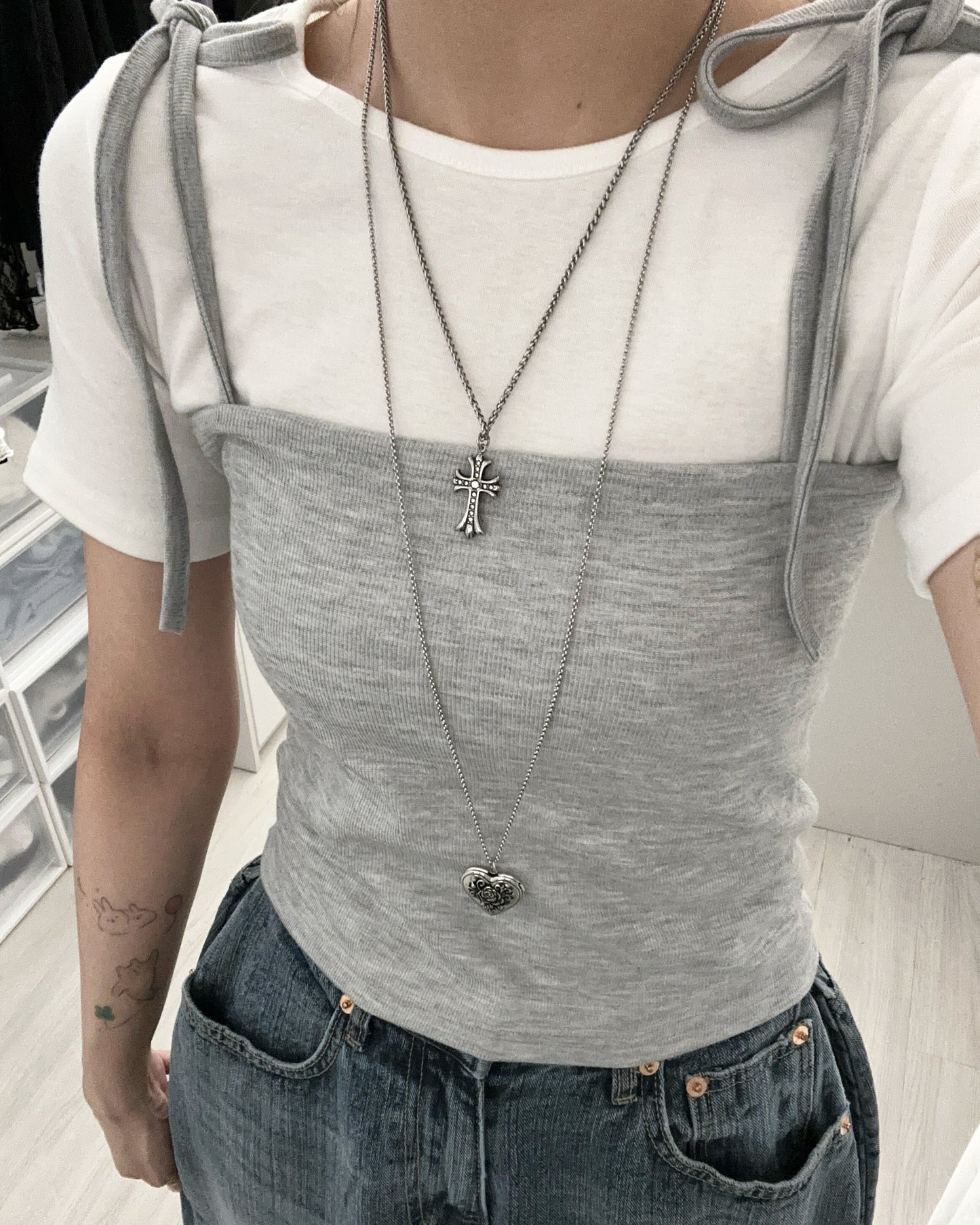 【韓系夏日疊穿CP值套裝｜ 日常Daily必入】Soft Monochrome 甜美雙肩綁帶蝴蝶結背心 x 寬鬆棉質 T-Shirt 2件套