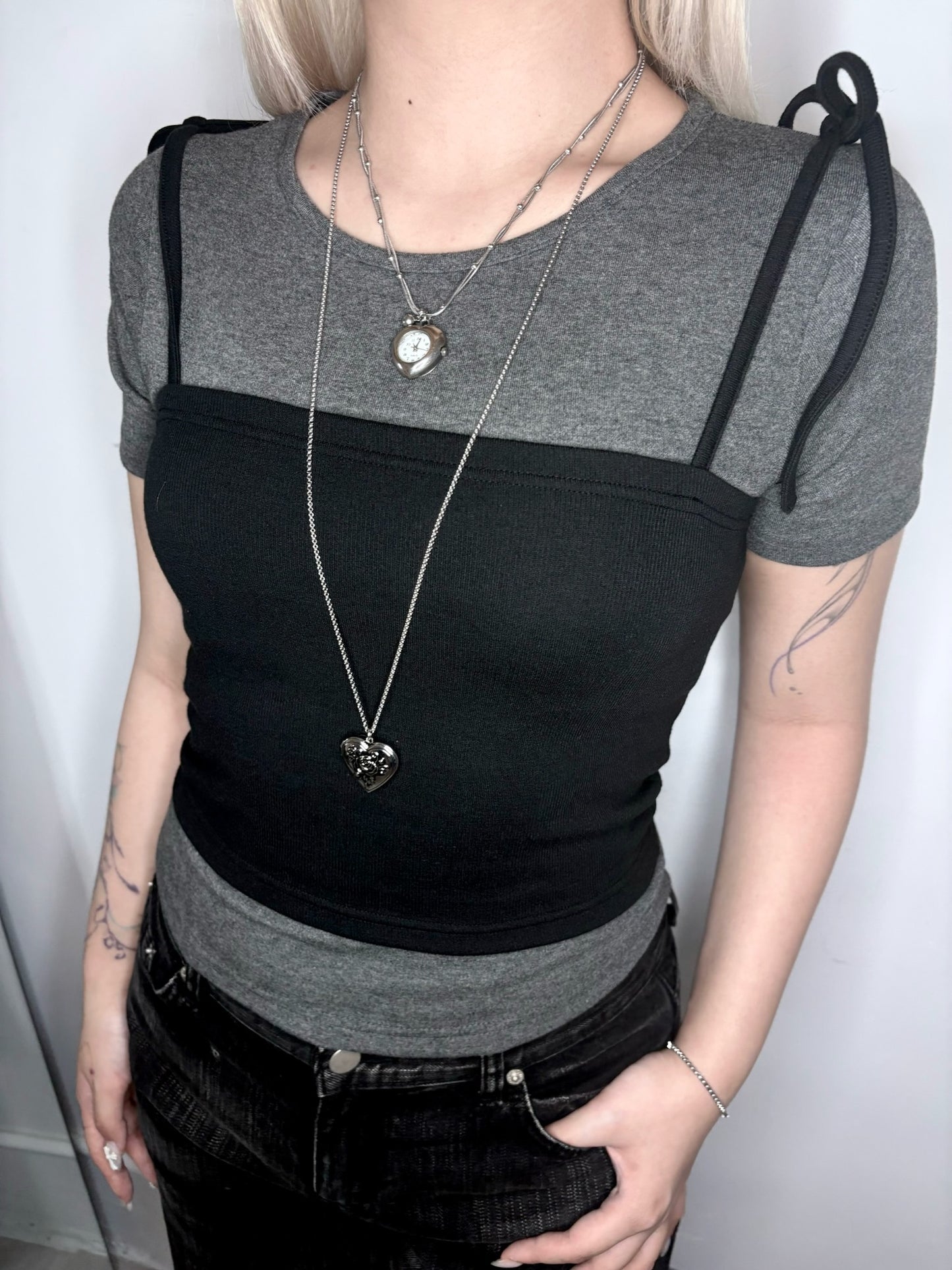 【韓系夏日疊穿CP值套裝｜ 日常Daily必入】Soft Monochrome 甜美雙肩綁帶蝴蝶結背心 x 寬鬆棉質 T-Shirt 2件套